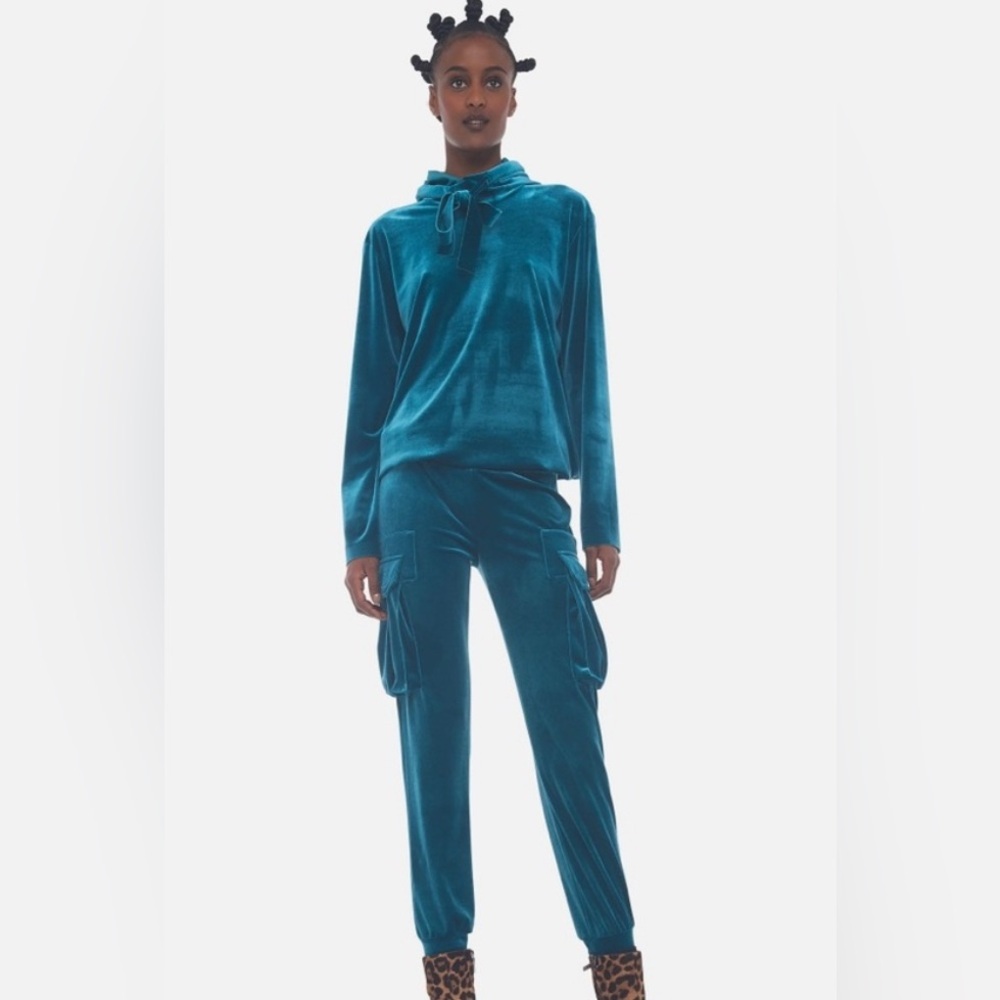 Blue velvet Norma Kamali tracksuit size medium. new with tags